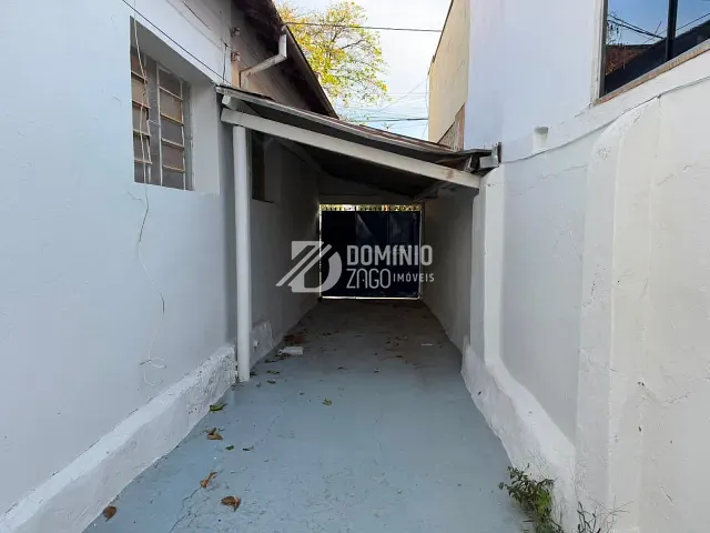 Casa com 448m² 2 quartos e 2 banheiros, para alugar, no bairro Fabrício em Uberaba