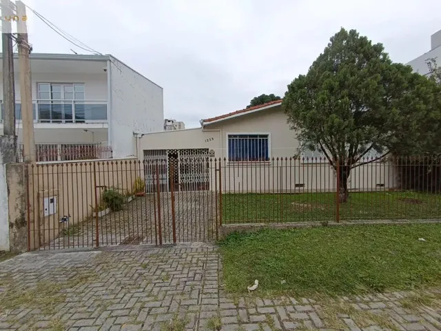 Casa 4 quartos e 1 banheiro, para alugar, no bairro Vila Izabel em Curitiba
