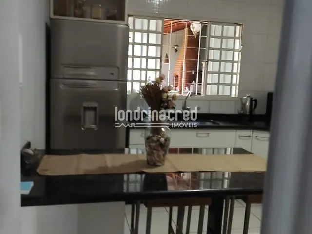 Casa com 367m² 4 quartos e 3 banheiros, à venda, no bairro Antares em Londrina