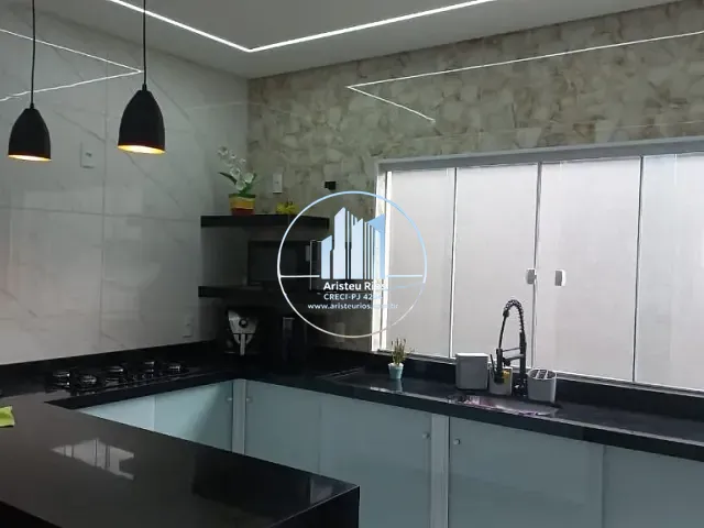 Casa com 271m² 3 quartos e 2 banheiros, à venda, no bairro Parque Real em Pouso Alegre