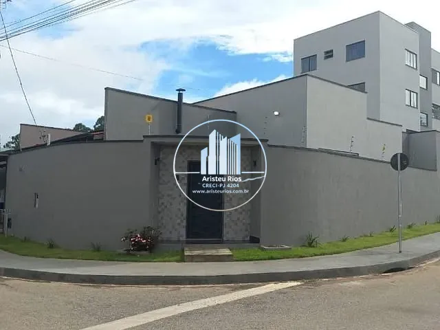 Casa com 271m² 3 quartos e 2 banheiros, à venda, no bairro Parque Real em Pouso Alegre