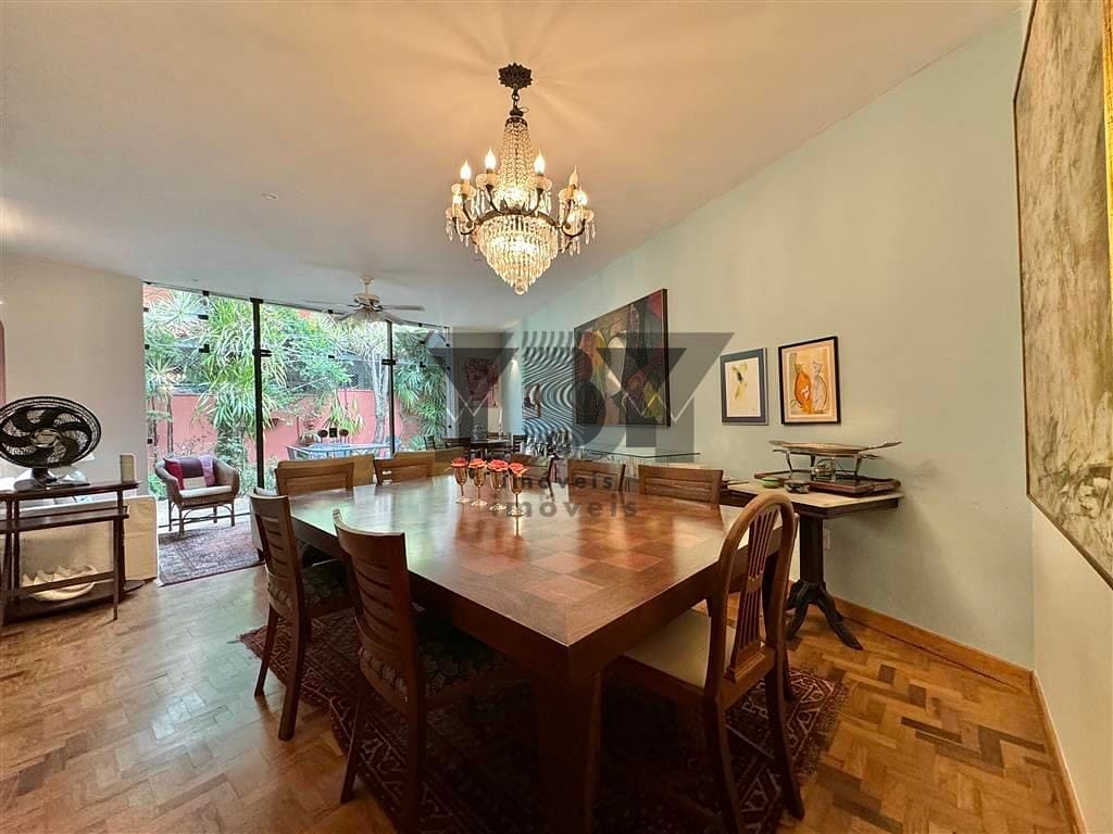 Casa à venda com 3 quartos, 230m² - Foto 2