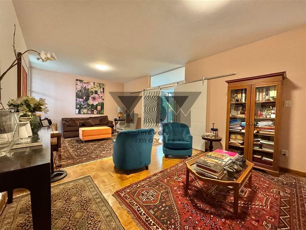 Casa à venda com 3 quartos, 230m² - Foto 1