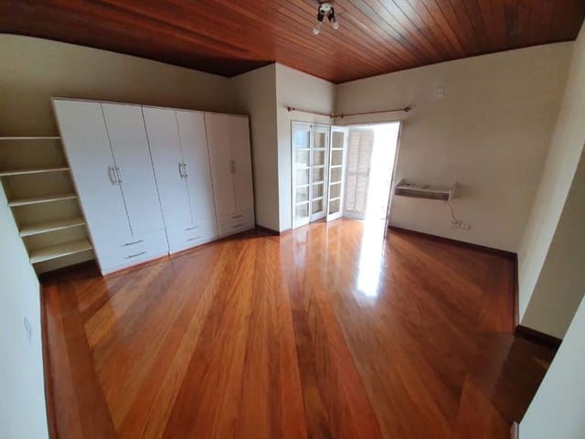 Casa com 973m² 4 quartos e 5 banheiros, à venda, no bairro Condomínio Nova São Paulo em Itapevi