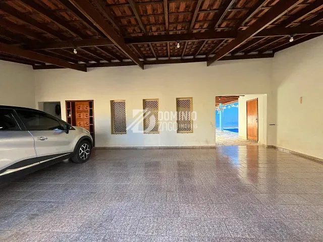 Casa com 600m² 3 quartos e 4 banheiros, à venda, no bairro Vila Militar em Uberaba