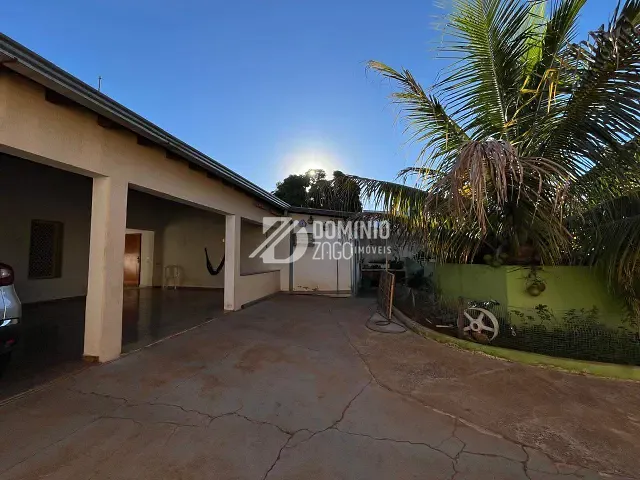 Casa com 600m² 3 quartos e 4 banheiros, à venda, no bairro Vila Militar em Uberaba
