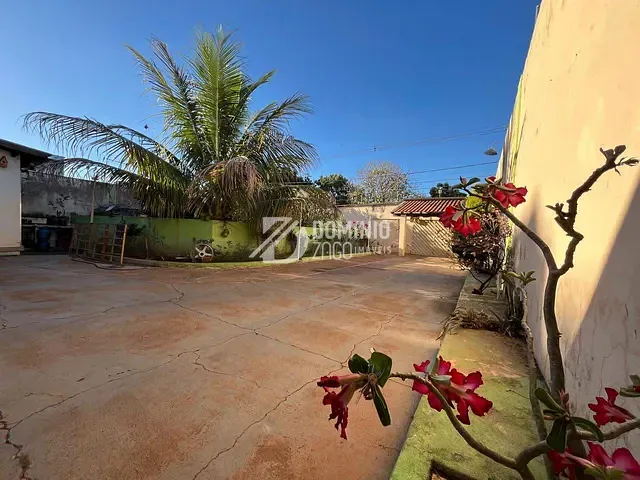 Casa com 600m² 3 quartos e 4 banheiros, à venda, no bairro Vila Militar em Uberaba