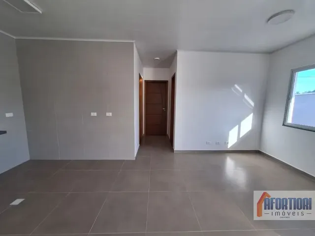 Casa 2 quartos e 1 banheiro, para alugar, no bairro Vista Alegre em Curitiba