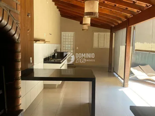 Casa com 250m² 3 quartos e 3 banheiros, à venda, no bairro Residencial Estados Unidos em Uberaba