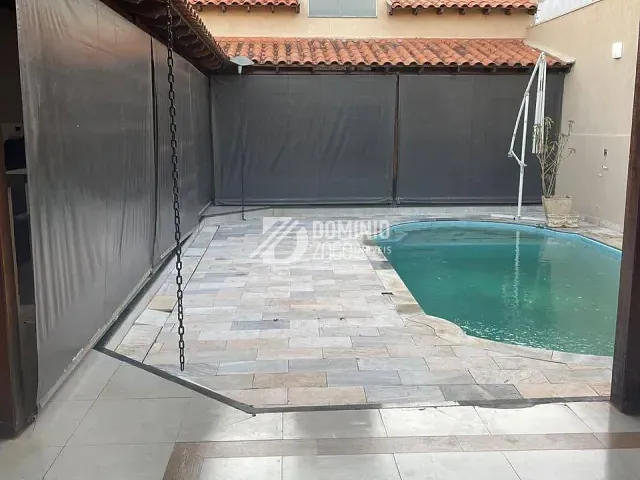 Casa com 250m² 3 quartos e 3 banheiros, à venda, no bairro Residencial Estados Unidos em Uberaba