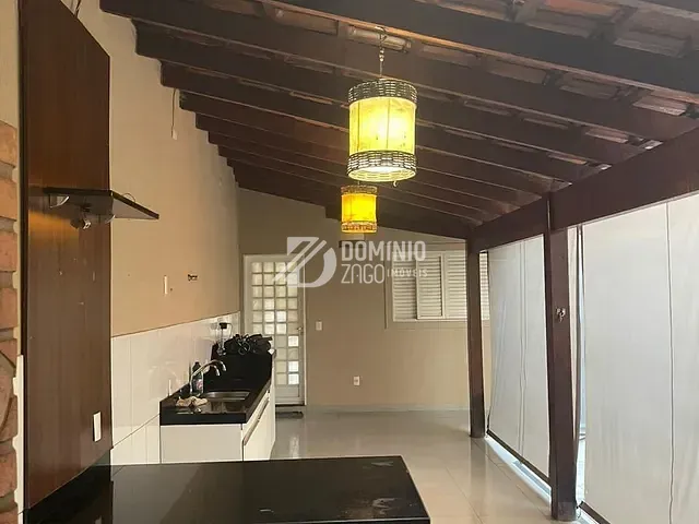 Casa com 250m² 3 quartos e 3 banheiros, à venda, no bairro Residencial Estados Unidos em Uberaba
