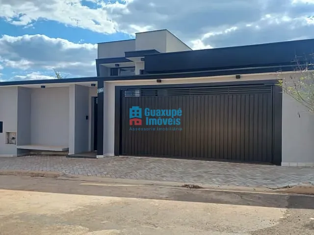 Casa 3 quartos e 4 banheiros, à venda, no bairro Residencial Vale da Mata em Guaxupé