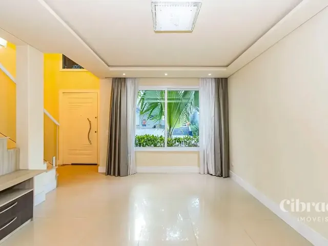 Casa 3 quartos e 5 banheiros, à venda, no bairro Atuba em Curitiba