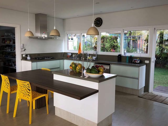 Casa com 1500m² 4 quartos e 5 banheiros, para alugar, no bairro Nova Fazendinha em Carapicuíba
