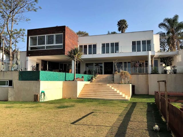 Casa com 1500m² 4 quartos e 5 banheiros, para alugar, no bairro Nova Fazendinha em Carapicuíba