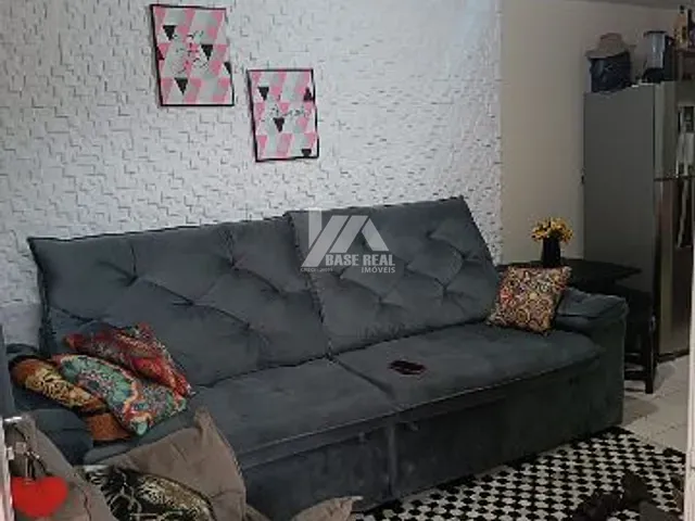 Casa 2 quartos e 1 banheiro, à venda, no bairro Uvaranas em PONTA GROSSA