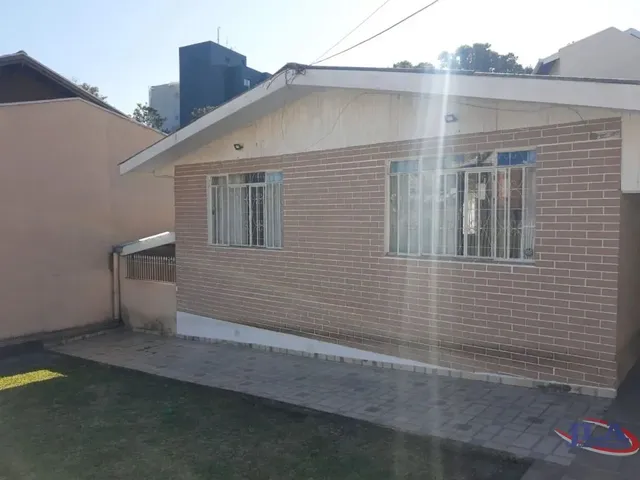 Casa com 602m² 5 quartos e 3 banheiros, à venda, no bairro São Lourenço em Curitiba