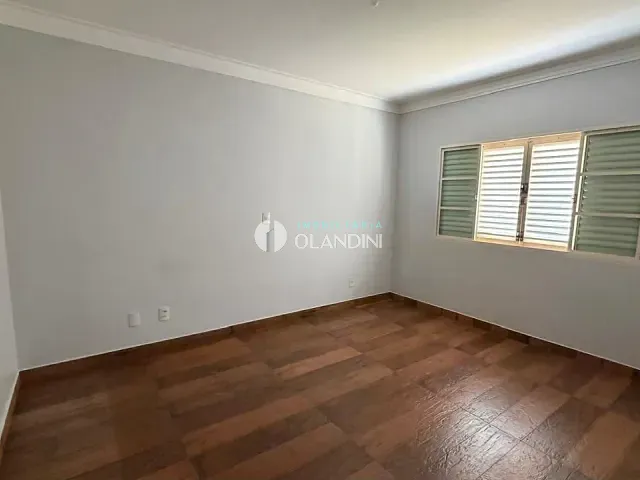Casa com 300m² 3 quartos e 2 banheiros, para alugar, no bairro Residencial San Marino em Artur Nogueira