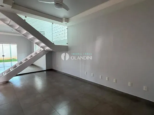 Casa com 300m² 3 quartos e 2 banheiros, para alugar, no bairro Residencial San Marino em Artur Nogueira