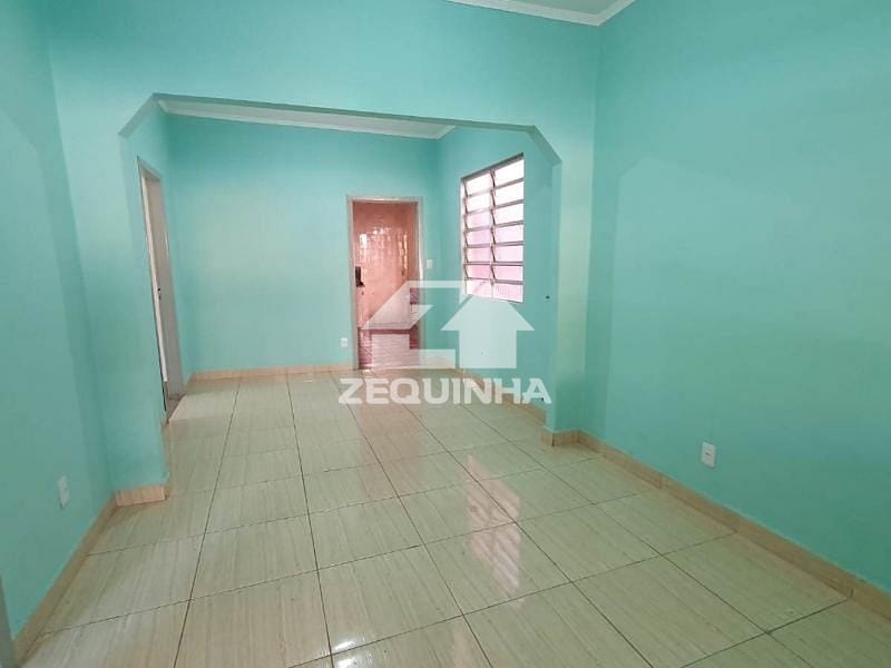 Casa para alugar com 3 quartos, 309m² - Foto 1