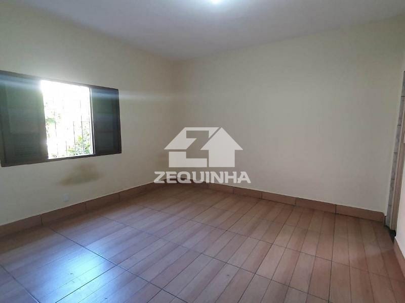 Casa para alugar com 3 quartos, 309m² - Foto 3