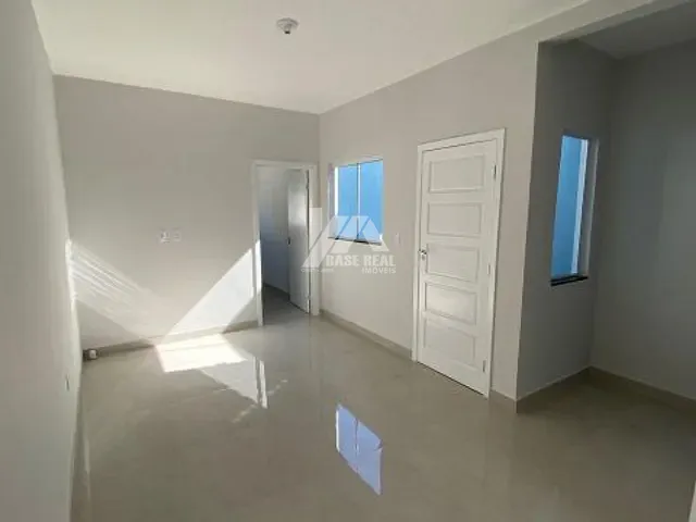 Casa 2 quartos e 1 banheiro, à venda, no bairro Cará-Cará em Ponta Grossa