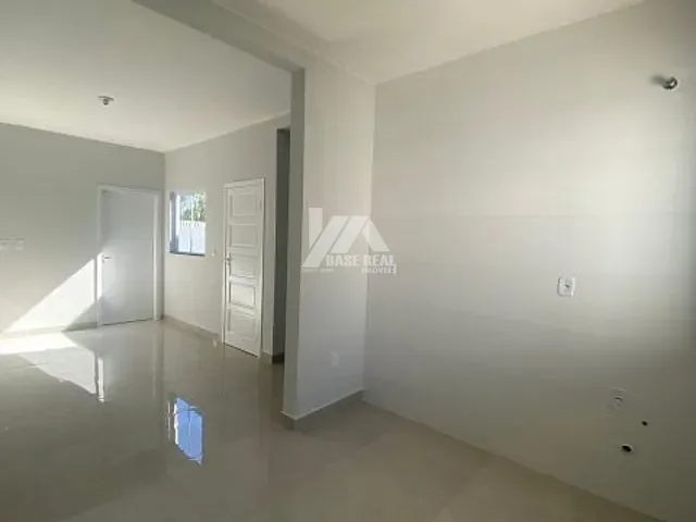 Casa 2 quartos e 1 banheiro, à venda, no bairro Cará-Cará em Ponta Grossa