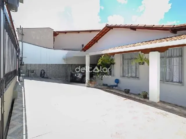 Casa com 220m² 3 quartos e 3 banheiros, à venda, no bairro Santa Mônica em Belo Horizonte