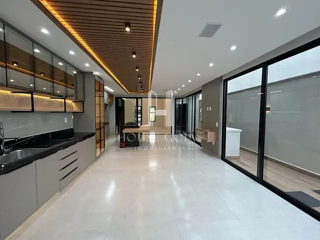 Casa com 374m² 4 quartos e 6 banheiros, à venda, no bairro Jardins Nápoles em Senador Canedo