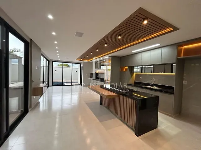 Casa com 374m² 4 quartos e 6 banheiros, à venda, no bairro Jardins Nápoles em Senador Canedo