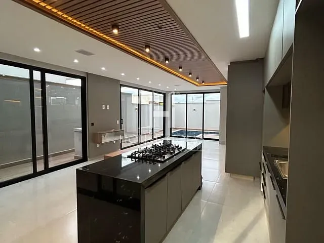 Casa com 374m² 4 quartos e 6 banheiros, à venda, no bairro Jardins Nápoles em Senador Canedo
