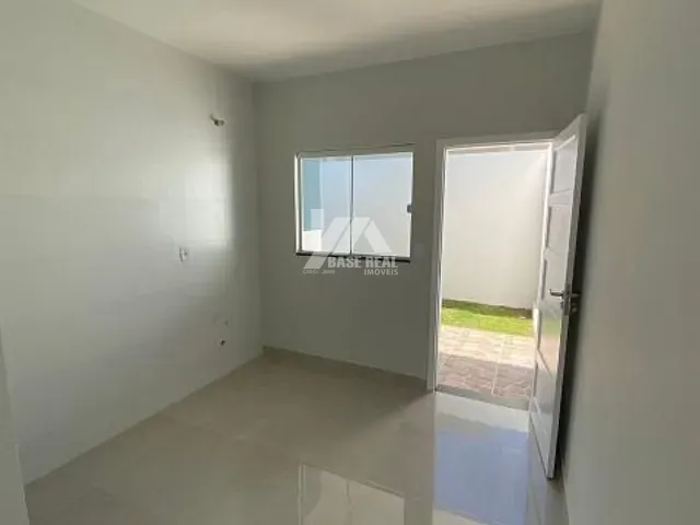 Casa 2 quartos e 1 banheiro, à venda, no bairro Cará-Cará em Ponta Grossa