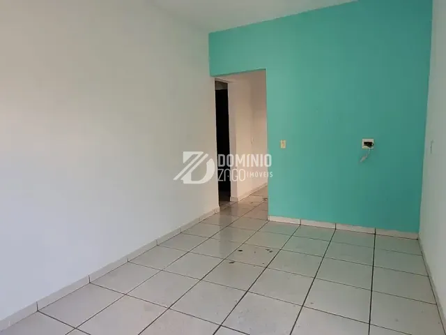 Casa com 250m² 3 quartos e 2 banheiros, para alugar, no bairro Residencial Estados Unidos em Uberaba