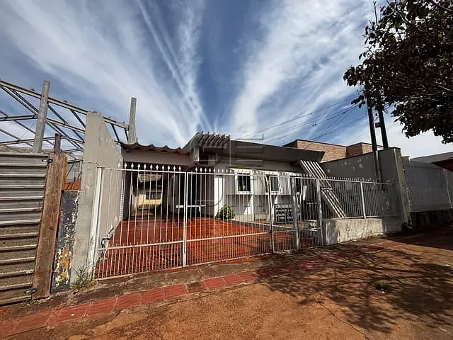 Casa à venda, no bairro Jardim Londrilar em Londrina