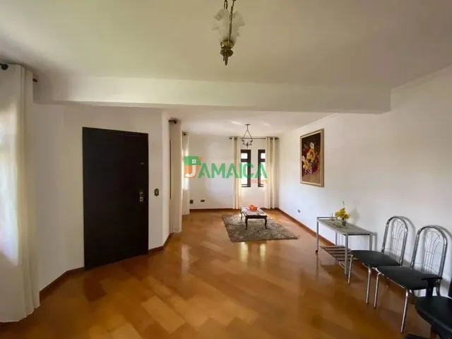 Casa 3 quartos e 6 banheiros, à venda, no bairro Uberaba em Curitiba