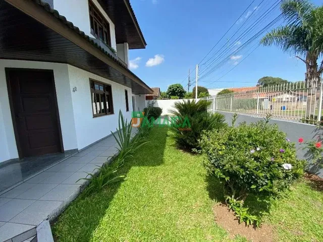 Casa 3 quartos e 6 banheiros, à venda, no bairro Uberaba em Curitiba