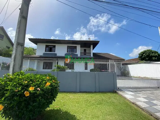 Casa 3 quartos e 6 banheiros, à venda, no bairro Uberaba em Curitiba