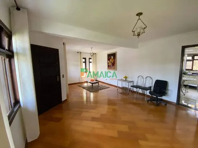 Casa 3 quartos e 6 banheiros, à venda, no bairro Uberaba em Curitiba