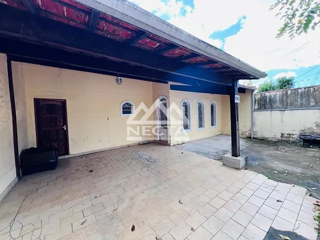 Casa com 250m² 3 quartos e 1 banheiro, à venda, no bairro Poiares em Caraguatatuba