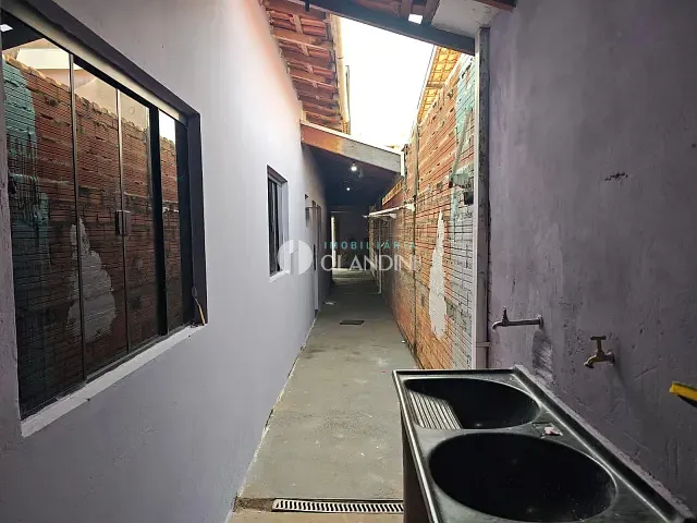 Casa 3 quartos e 1 banheiro, para alugar, no bairro Parque das Flores em Artur Nogueira