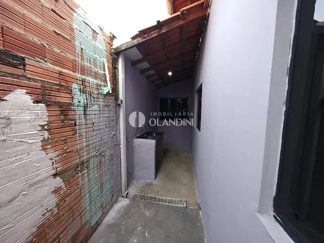 Casa 3 quartos e 1 banheiro, para alugar, no bairro Parque das Flores em Artur Nogueira