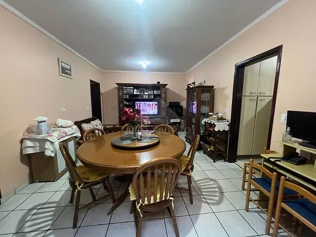 Casa com 327m² 7 quartos e 8 banheiros, à venda, no bairro Vila Magini em Mauá