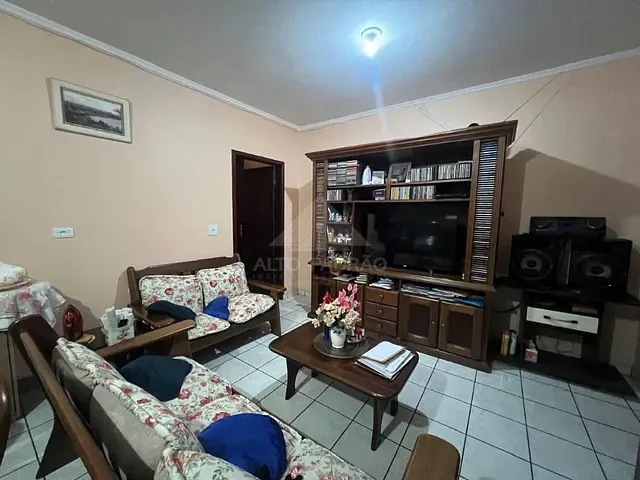 Casa com 327m² 7 quartos e 8 banheiros, à venda, no bairro Vila Magini em Mauá