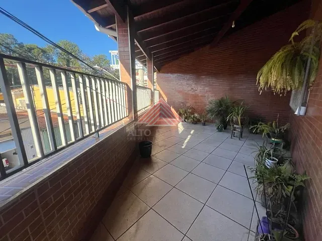 Casa com 327m² 7 quartos e 8 banheiros, à venda, no bairro Vila Magini em Mauá