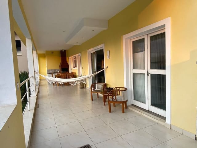 Casa com 495m² 5 quartos e 4 banheiros, à venda, no bairro Parque Dom Henrique em Cotia