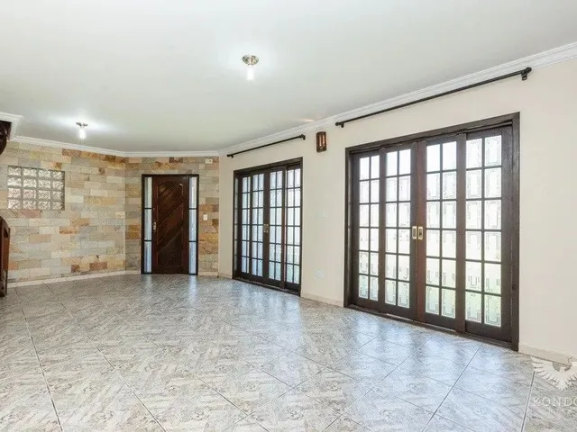 Casa com 403m² 5 quartos e 3 banheiros, para alugar, no bairro Santa Felicidade em Curitiba