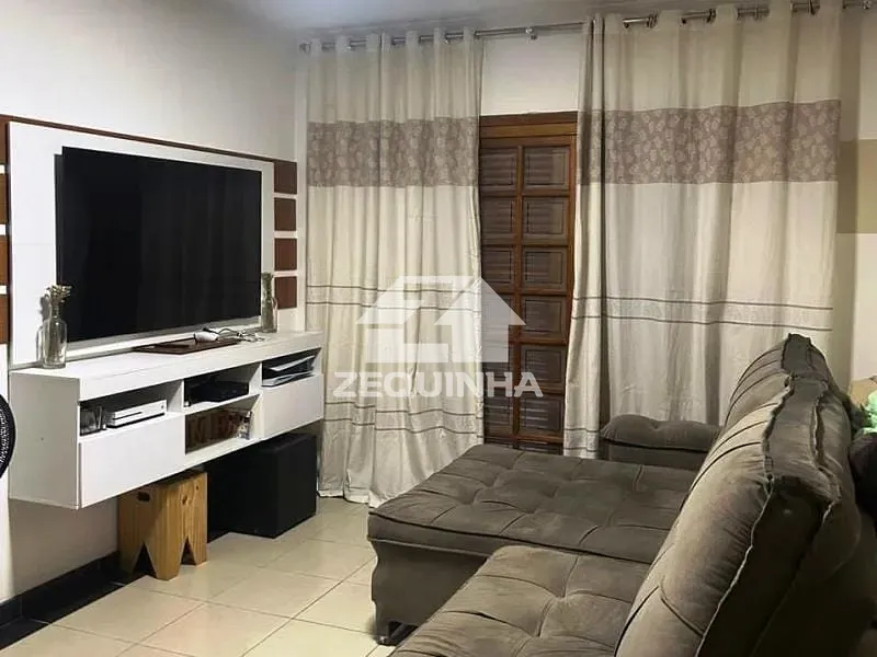 Casa, 3 quartos, 234 m² - Foto 1
