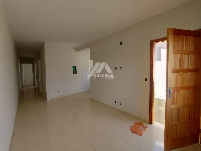 Casa 3 quartos e 1 banheiro, à venda, no bairro Colônia Dona Luíza em Ponta Grossa