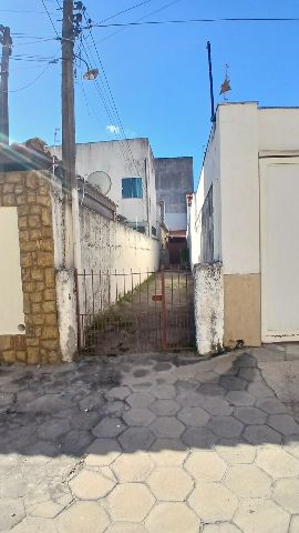 Casa com 70m² 2 quartos e 1 banheiro, à venda, no bairro Centro em Campos dos Goytacazes