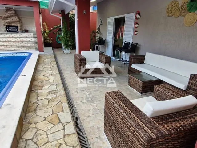 Casa com 250m² 3 quartos e 2 banheiros, à venda, no bairro Jardim Bela Vista em Caraguatatuba